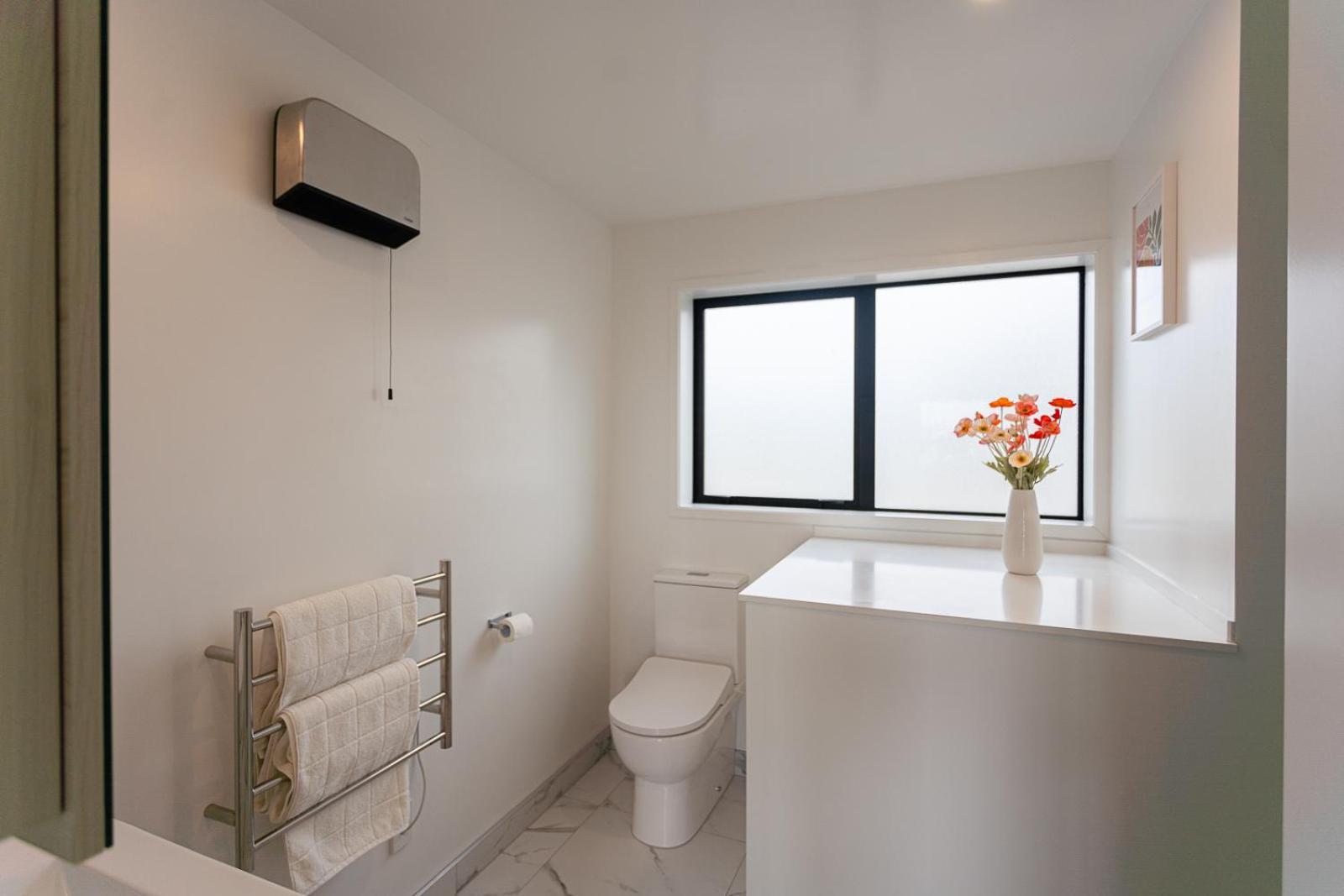 כרייסטצ'רץ' Modern 2 Bedroom Townhouse In Cbd With Parking! Sleeps 5 מראה חיצוני תמונה