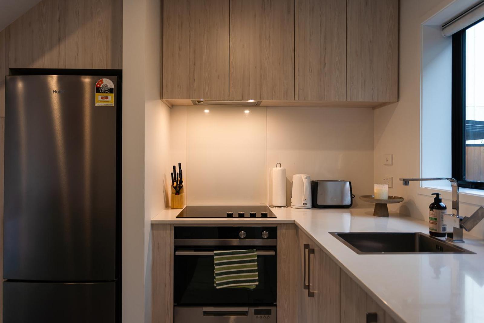 כרייסטצ'רץ' Modern 2 Bedroom Townhouse In Cbd With Parking! Sleeps 5 מראה חיצוני תמונה