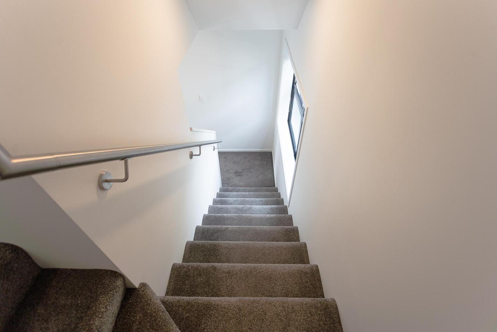 כרייסטצ'רץ' Modern 2 Bedroom Townhouse In Cbd With Parking! Sleeps 5 מראה חיצוני תמונה
